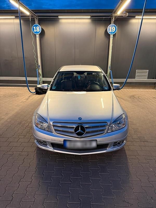 Gebraucht Mercedes C180 165 PS (121 kW) 2009 Silber Limousine