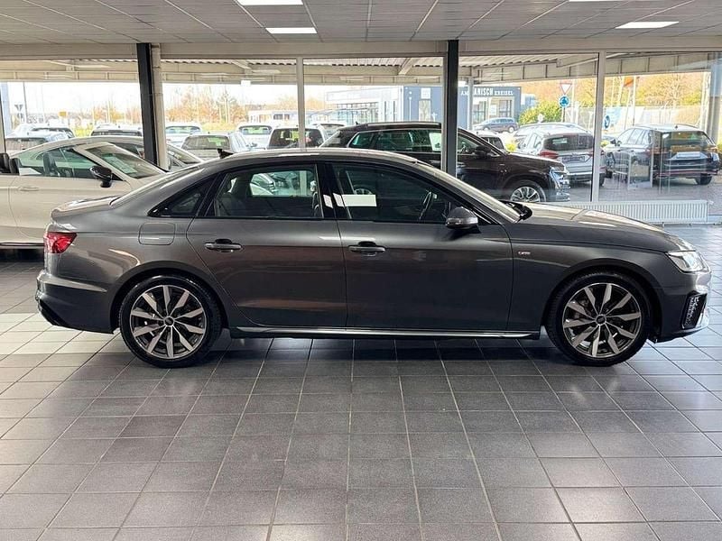 Second-hand Audi A4 S-Line 204 CP (150 kW) 2023 Gri Berlinǎ