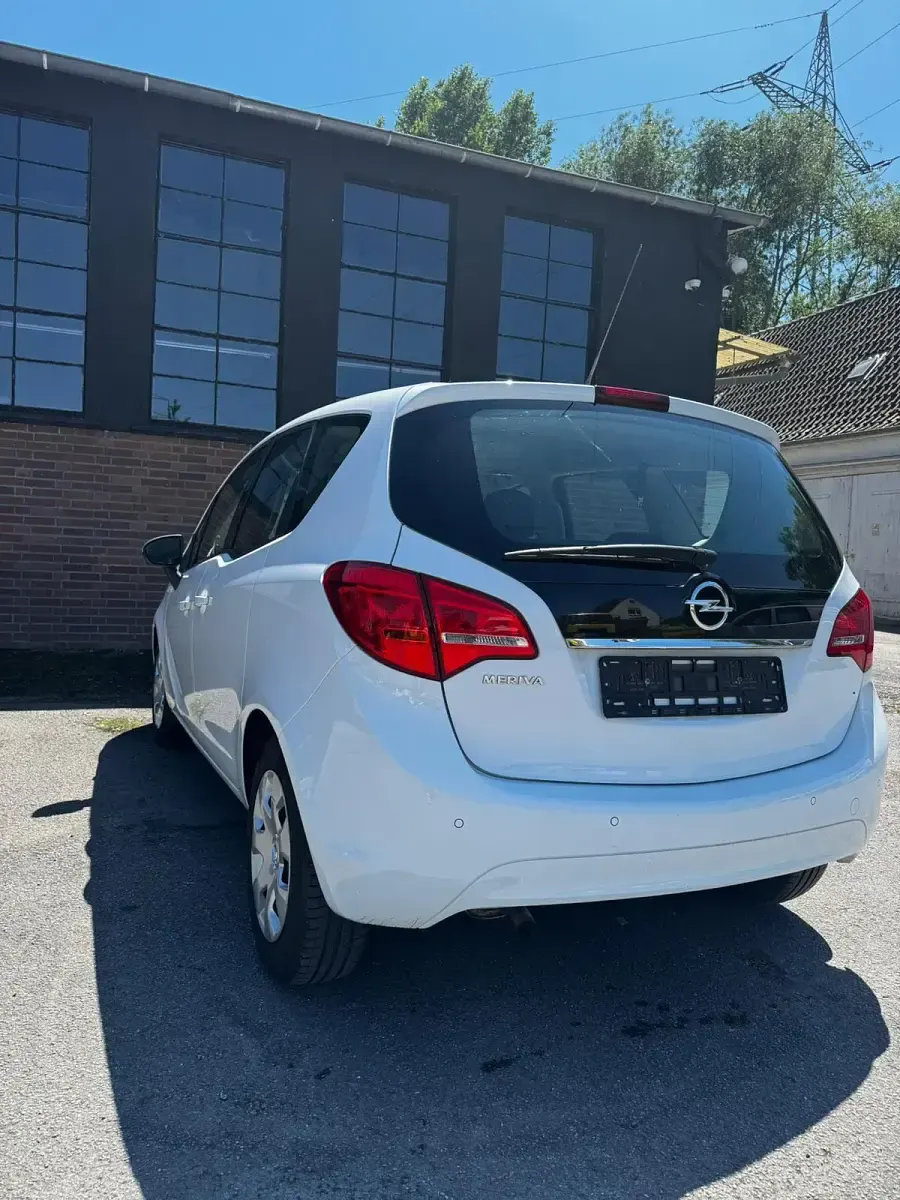 Gebraucht Opel Meriva 101 PS (74 kW) 2013 Weiß Van / Kleinbus