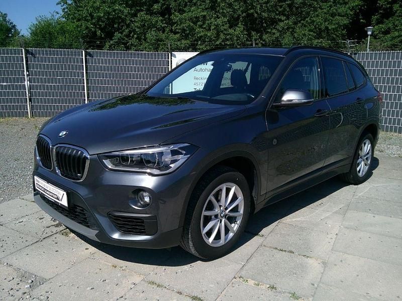 Grau Gebraucht 2019 BMW X1 Sport Line SUV | 19.890 € (Guter Preis) - Bild 1/4