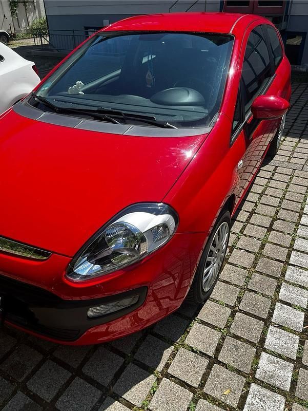 Rot Gebraucht 2011 Fiat Punto Kleinwagen | 1.800 € (Superpreis) - Bild 1/4