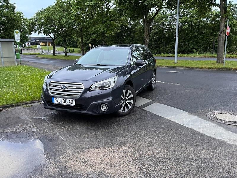 Grau Gebraucht 2015 Subaru Outback SUV | 12.750 € (Etwas zu teuer) - Bild 1/4