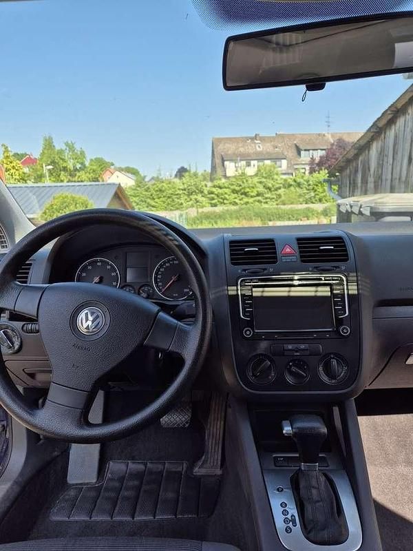 Blau Gebraucht 2005 VW Golf IV Trendline Kleinwagen | 4.200 € (Etwas zu teuer) - Bild 1/4