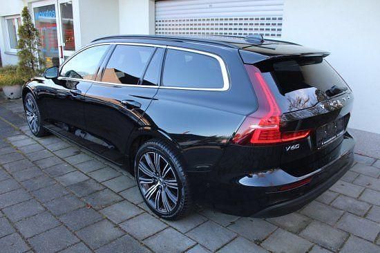 Gebraucht Volvo V60 Core 197 PS (144 kW) 2025 Onyxblack Kombi