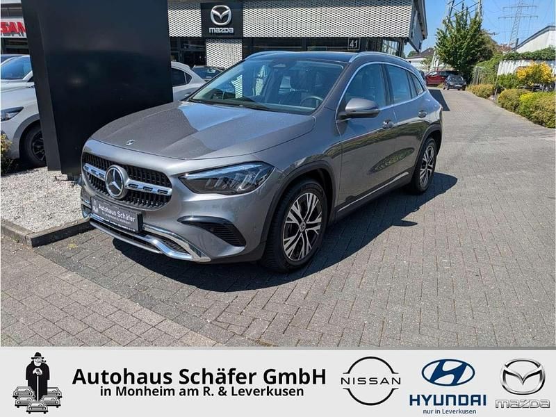 Mountaingrau met Gebraucht 2023 Mercedes GLA180 Progressive SUV | 36.285 € - Bild 1/4
