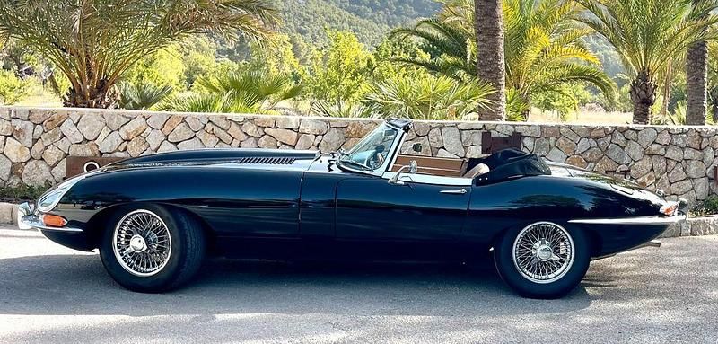 Second-hand Jaguar E-Type 286 CP (210 kW) 1968 Negru Cabrio