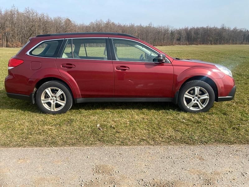 Gebraucht Subaru Outback 180 PS (132 kW) 2014 Rot Kombi