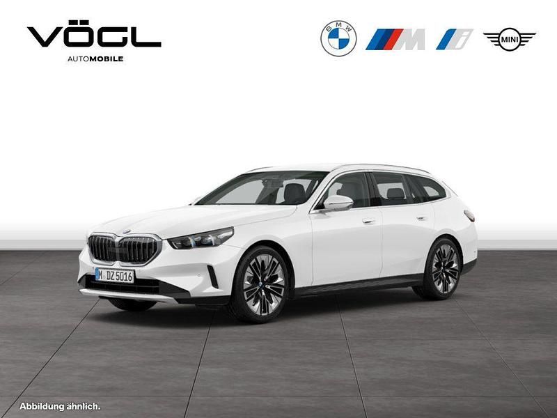 Weiß Gebraucht 2025 BMW 520 Comfort Edition Kombi | 50.890 € (Superpreis) - Bild 1/4