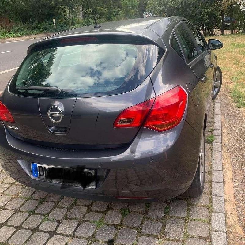 Gebraucht Opel Astra Edition 116 PS (85 kW) 2010 Grau Kleinwagen