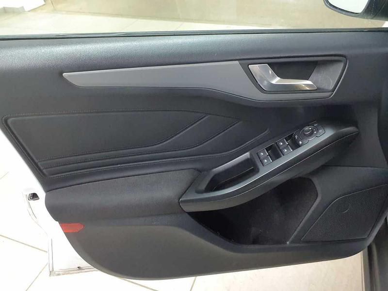 Gebraucht Ford Focus Cool & Connect 120 PS (88 kW) 2022 Frozen white Kombi