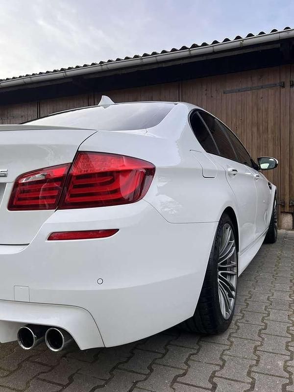 Weiß Gebraucht 2013 BMW M5 Shadowline Limousine | 47.000 € (Etwas zu teuer) - Bild 1/4