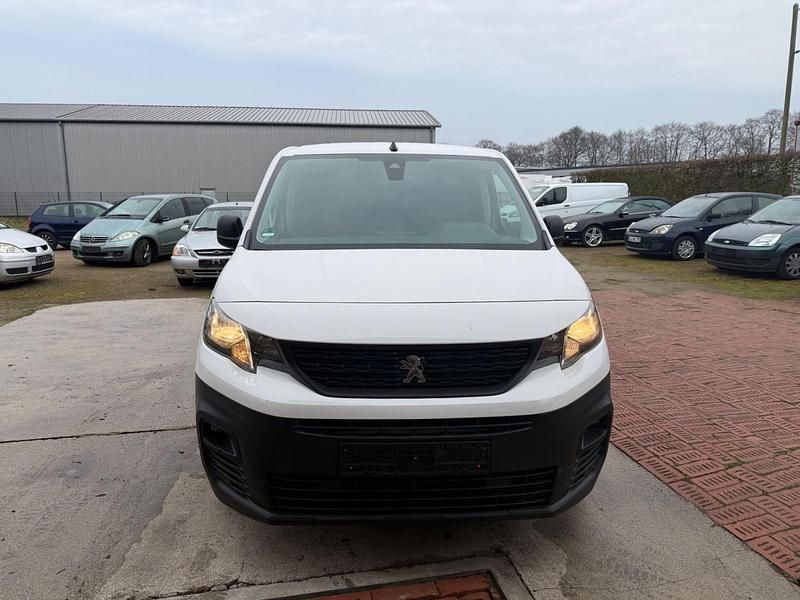 Gebraucht Peugeot Partner Premium 102 PS (75 kW) 2021 Weiß Van / Kleinbus