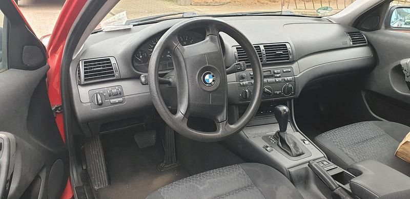 Gebraucht BMW 316 116 PS (85 kW) 2001 Rot Kleinwagen