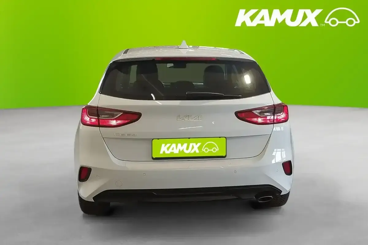 Gebraucht Kia Ceed 120 PS (88 kW) 2022 Weiß Kleinwagen