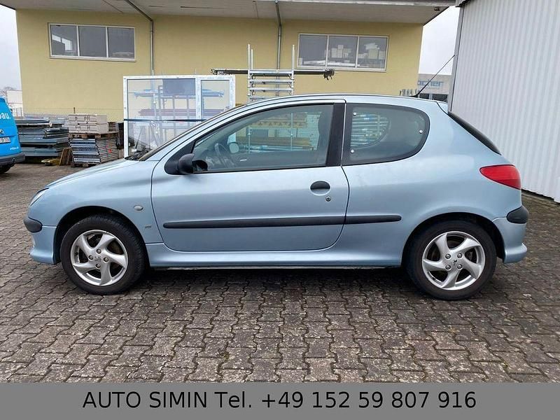 Gebraucht Peugeot 206 109 PS (80 kW) 2001 Silber Limousine
