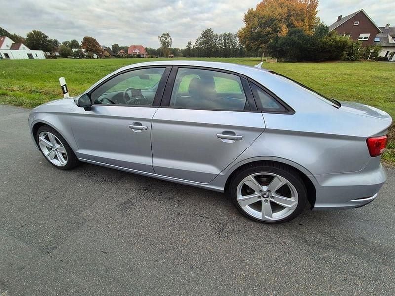 Silber Gebraucht 2018 Audi A3 Limousine | 17.300 € (Guter Preis) - Bild 1/4