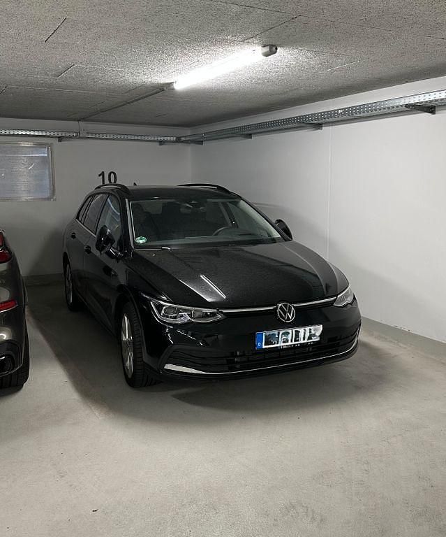 Schwarz Gebraucht 2024 VW Golf VIII Style Kombi | 35.900 € (Etwas zu teuer) - Bild 1/4
