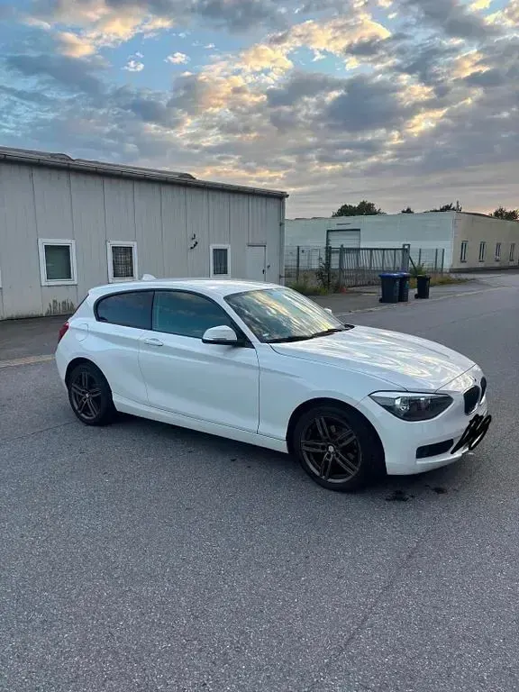 Gebraucht BMW 114 102 PS (75 kW) 2013 Weiß Kleinwagen