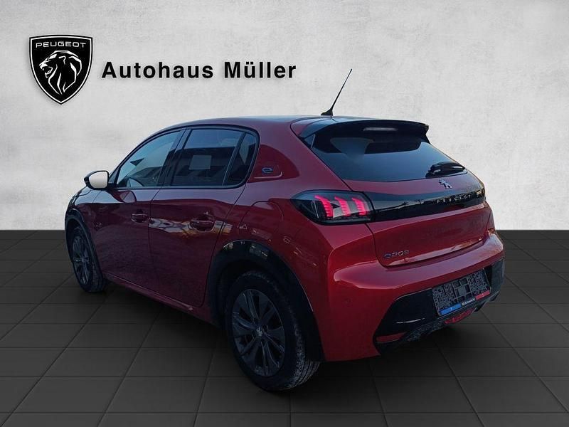 Gebraucht Peugeot e-208 Allure 100 kW (136 PS) 2022 Rot Kleinwagen