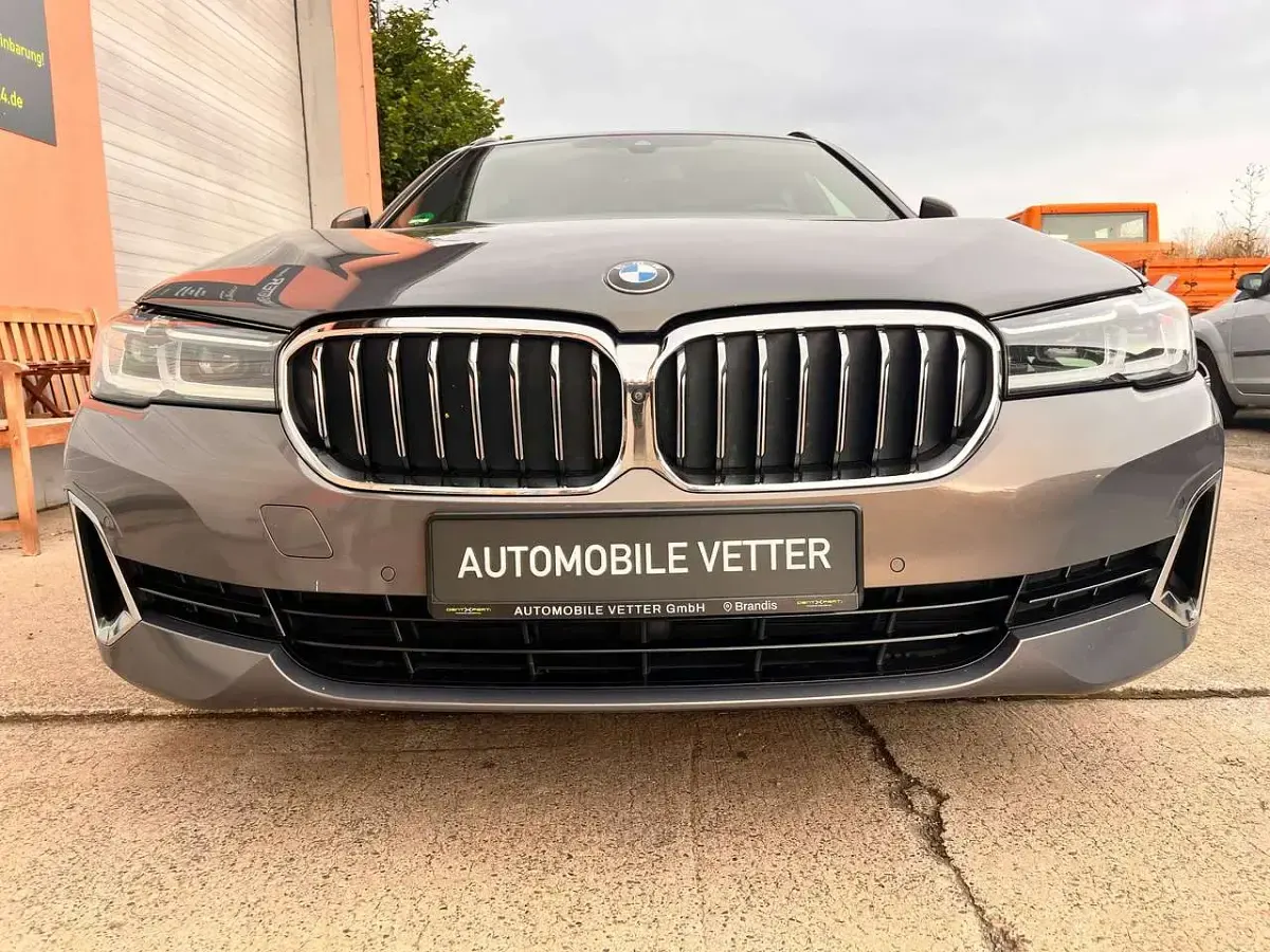 Gebraucht BMW 530 Luxury Line 286 PS (210 kW) 2021 Alvitgrau metallic Kombi