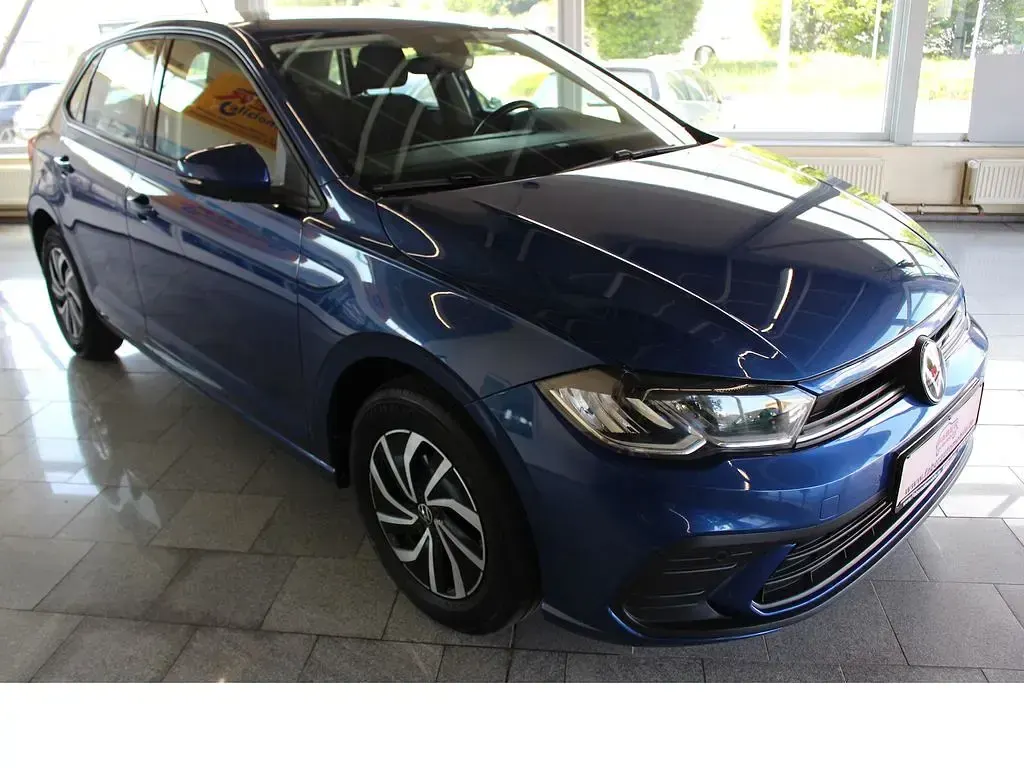 Second-hand VW Polo Life 95 CP (69 kW) 2023 Albastru Hatchback