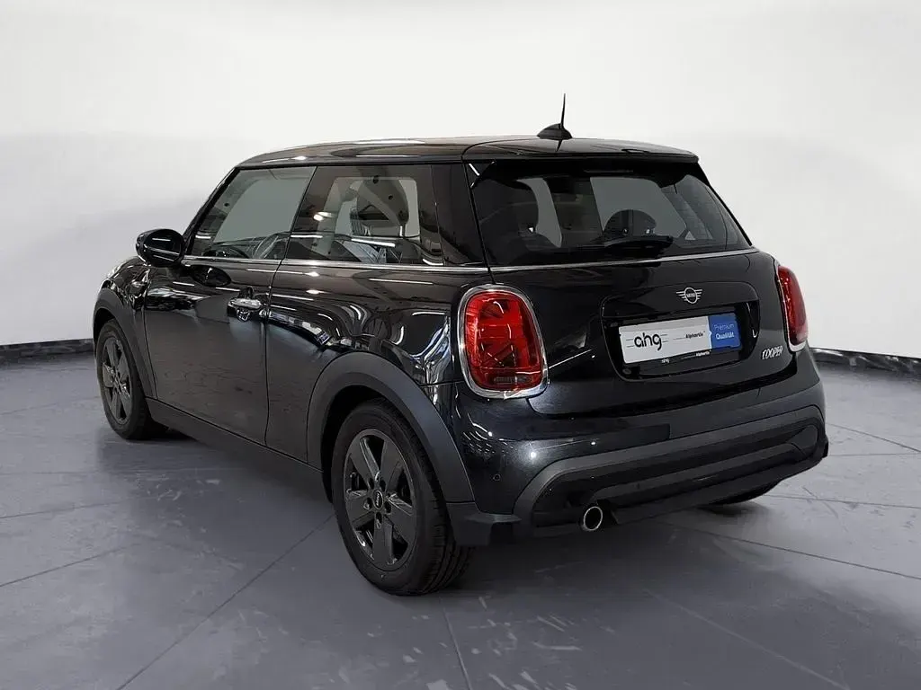 Gebraucht Mini Cooper Classic 136 PS (100 kW) 2023 Schwarz Kleinwagen