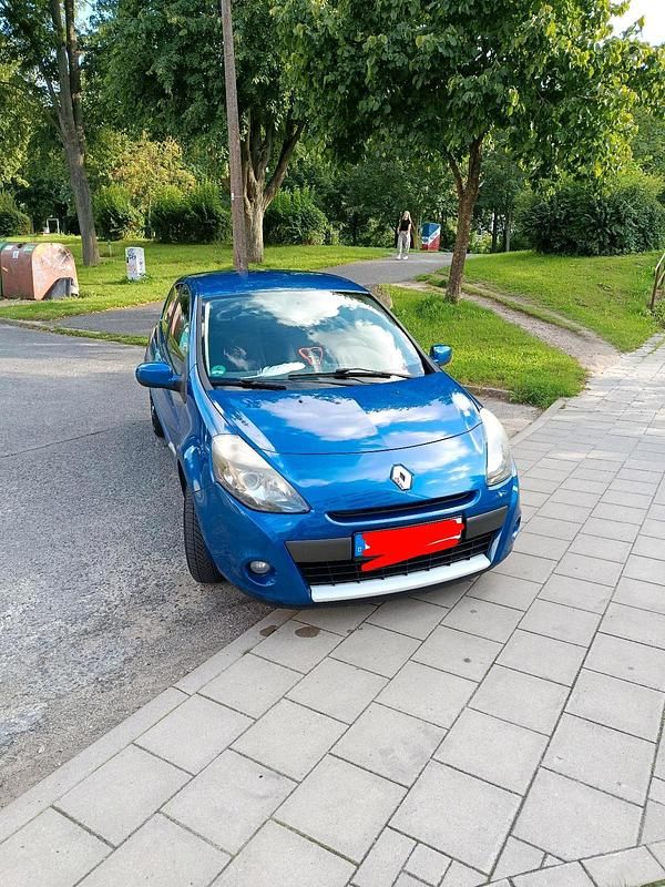 Blau Gebraucht 2011 Renault Clio II Limousine | 3.000 € - Bild 1/3