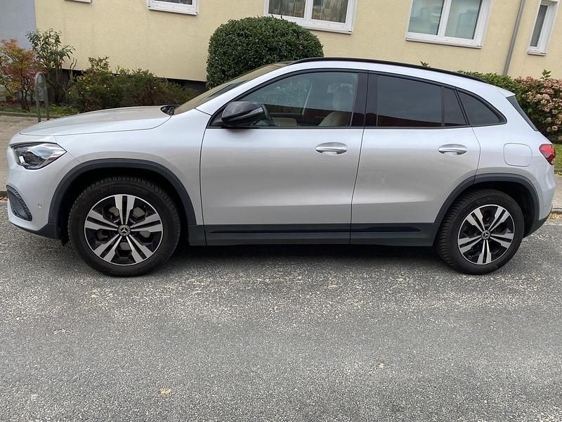 Gebraucht Mercedes GLA250 224 PS (164 kW) 2020 Silber SUV