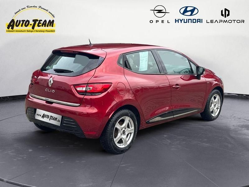 Gebraucht Renault Clio IV LIMITED 118 PS (86 kW) 2018 Rot Limousine