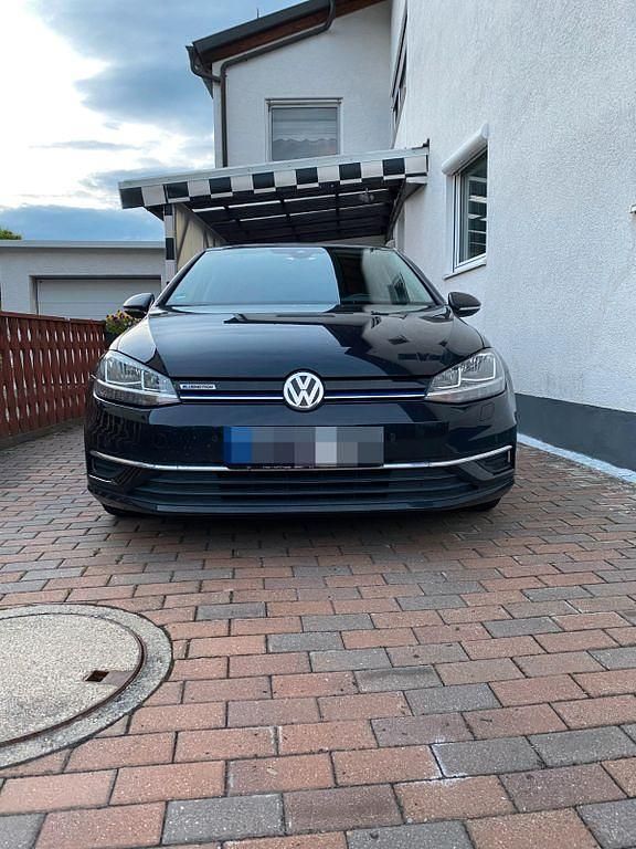 Schwarz Gebraucht 2019 VW Golf VII IQ Drive Limousine | 14.299 € (Guter Preis) - Bild 1/4