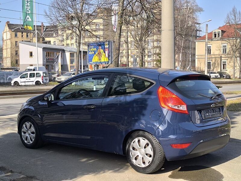 Gebraucht Ford Fiesta Ambiente 60 PS (44 kW) 2012 Blau Kleinwagen