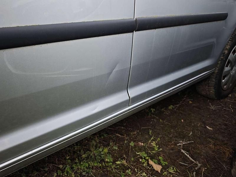 Gebraucht VW Caddy Trendline 102 PS (75 kW) 2012 Reflexsilber metallic Van / Kleinbus