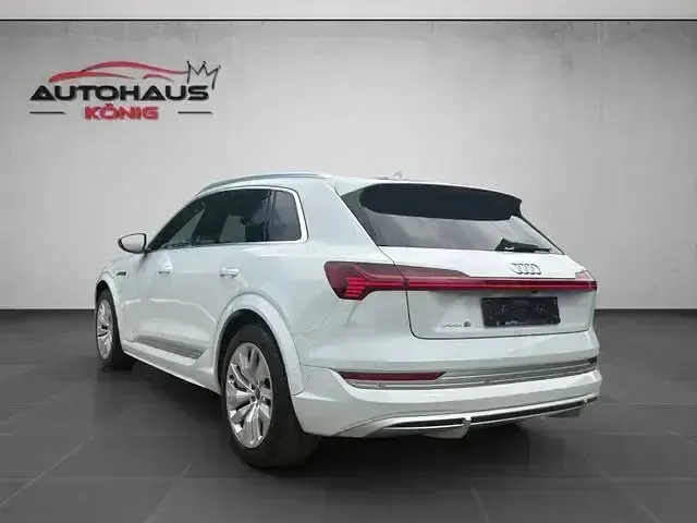 Gebraucht Audi e-tron Ambiente 369 kW (503 PS) 2022 Weiß SUV