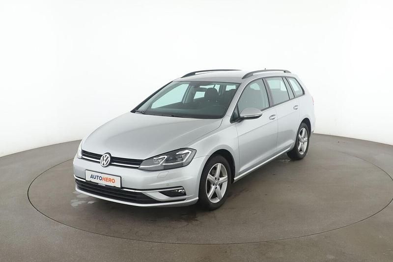Grau Gebraucht 2019 VW Golf VII Comfortline Kombi | 18.190 € (Etwas zu teuer) - Bild 1/3