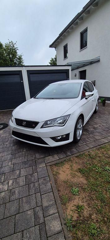 Weiß Gebraucht 2013 Seat Leon I-Tech Limousine | 7.000 € (Guter Preis) - Bild 1/4