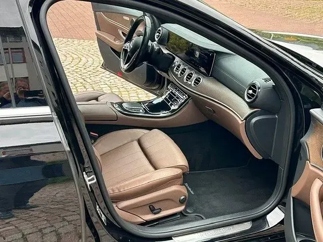 Gebraucht Mercedes E220 Avantgarde 200 PS (147 kW) 2023 Schwarz Limousine