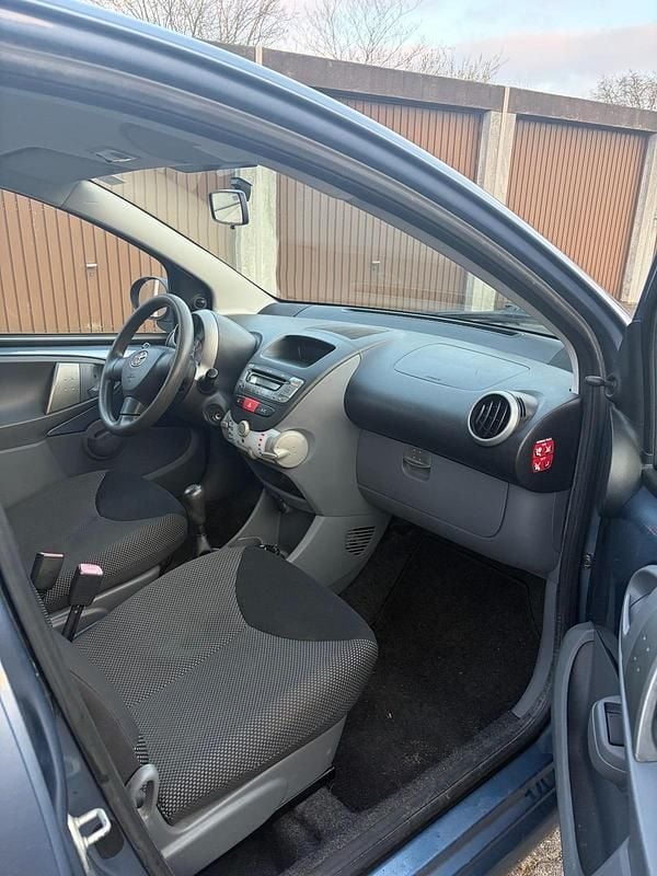 Gebraucht Toyota Aygo 68 PS (50 kW) 2009 Blau Kleinwagen