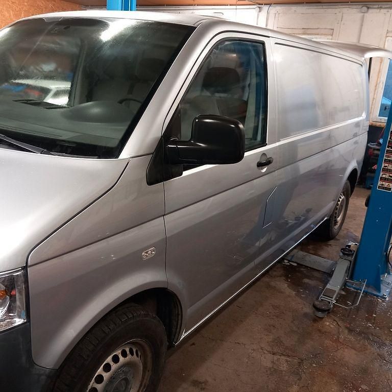 Gebraucht VW T5 131 PS (96 kW) 2006 Grau Van