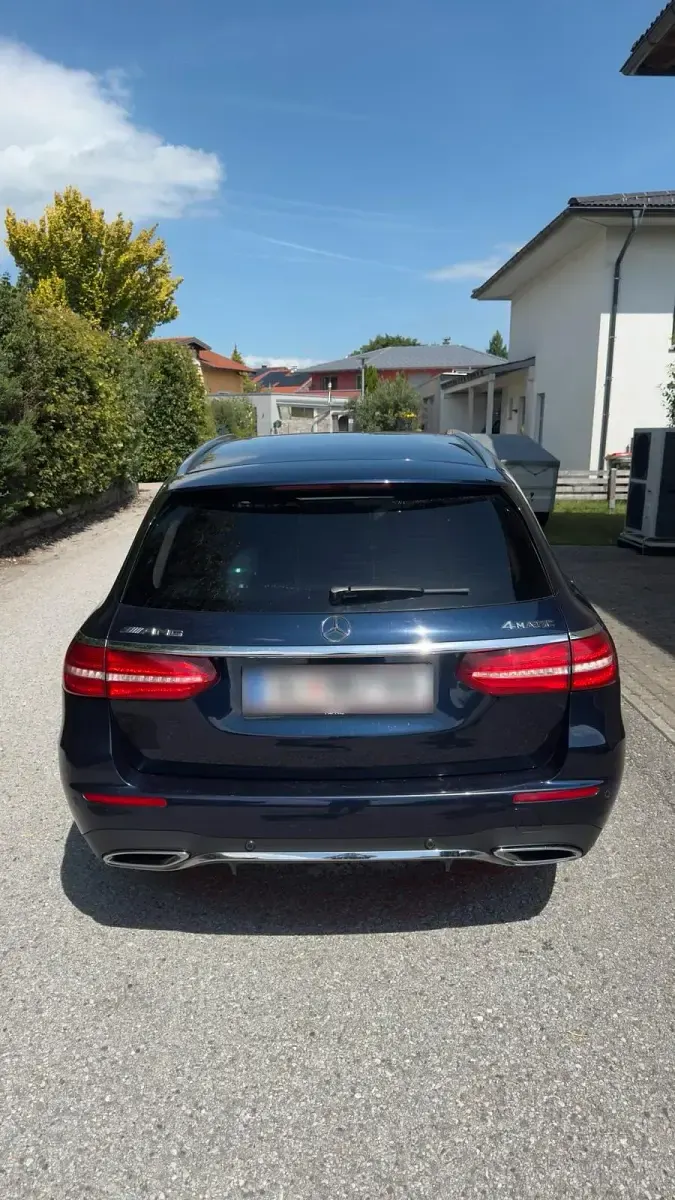 Gebraucht Mercedes E220 AMG line 194 PS (142 kW) 2018 Blau Kombi