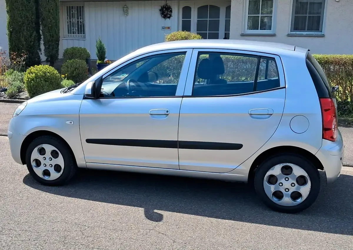 Gebraucht Kia Picanto 65 PS (47 kW) 2010 Silber Kleinwagen