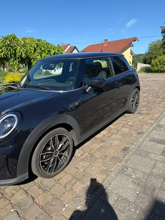 Gebraucht Mini Cooper SE Classic 135 kW (184 PS) 2023 Schwarz Kleinwagen