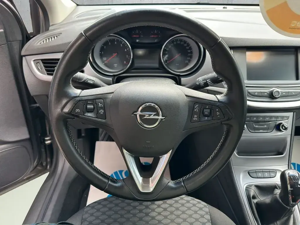 Gebraucht Opel Astra 105 PS (77 kW) 2018 You drive me crazy Limousine