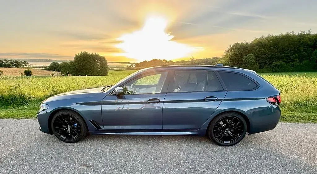 Gebraucht BMW 530 M Sport 245 PS (180 kW) 2022 Blau Limousine