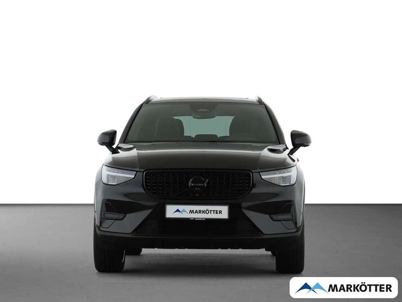 Neu Volvo XC40 Plus 197 PS (144 kW) 2025 Schwarz SUV