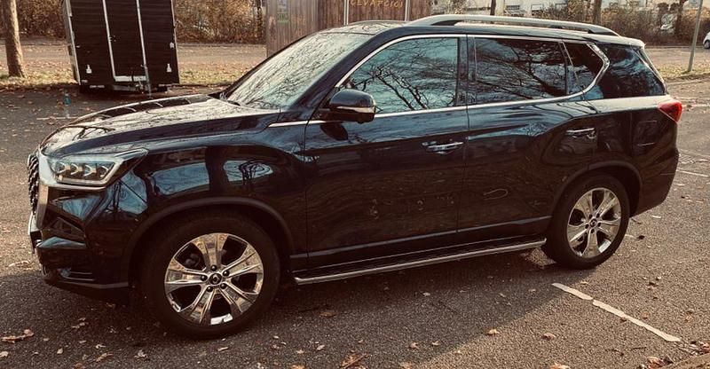 Blau Gebraucht 2021 Ssangyong (KGM) Rexton Sapphire SUV | 31.500 € (Guter Preis) - Bild 1/4