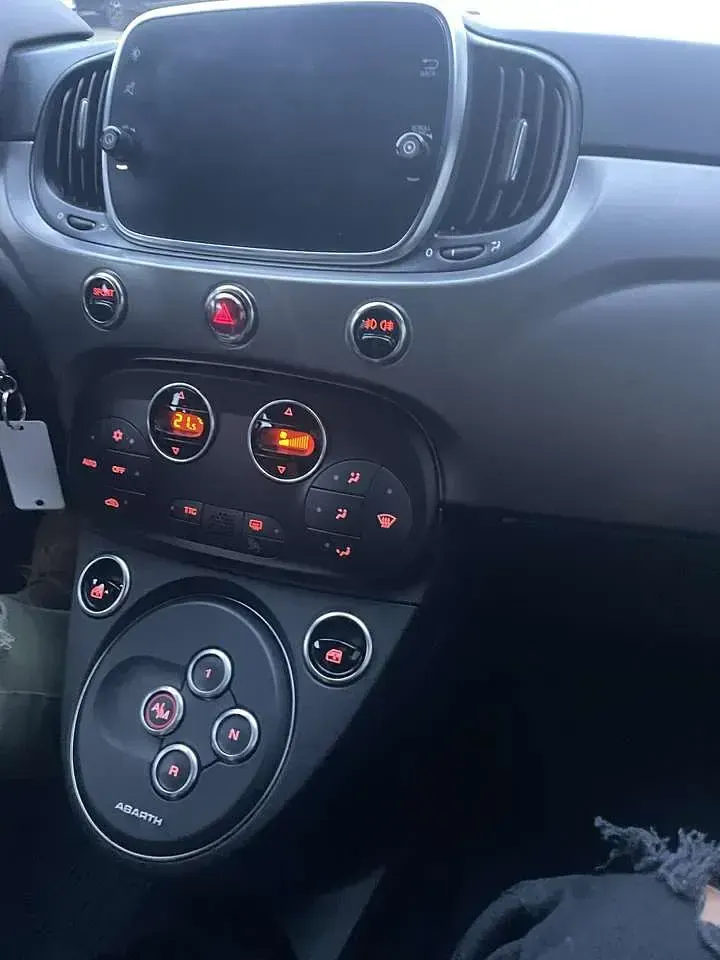 Gebraucht Abarth 695 Turismo 179 PS (131 kW) 2023 Schwarz Kleinwagen