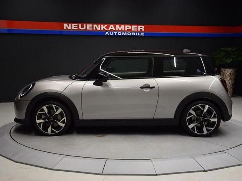 Gebraucht Mini Cooper Favoured 156 PS (114 kW) 2024 Melting silver iii Kleinwagen