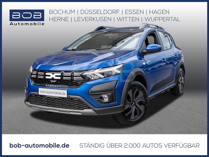 Blau Gebraucht 2025 Dacia Sandero Expression SUV | 17.887 € - Bild 1/3