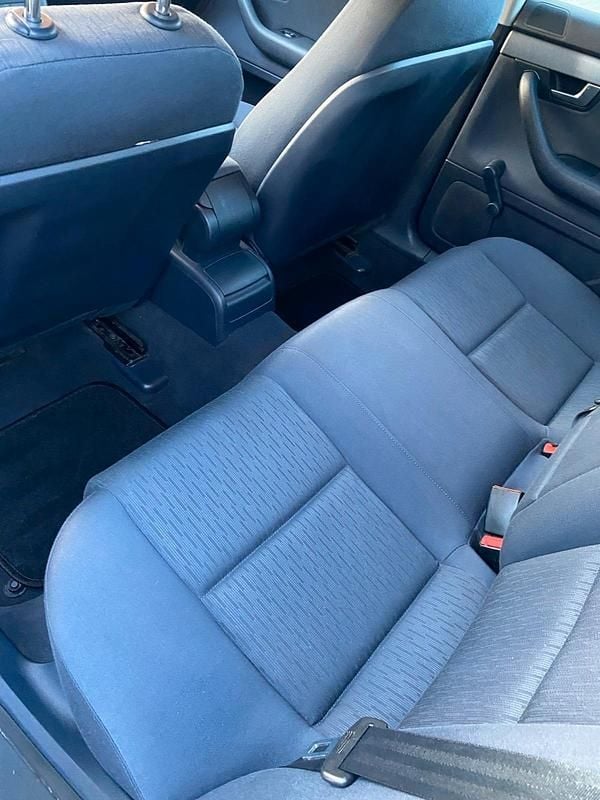 Second-hand Audi A4 115 CP (84 kW) 2006 Albastru Berlinǎ