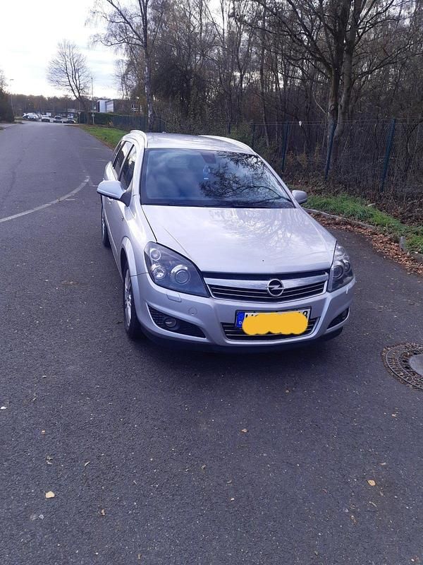 Silber Gebraucht 2010 Opel Astra Kombi | 4.600 € - Bild 1/4